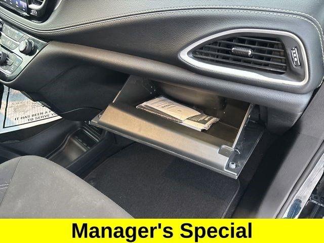 Chrysler Pacifica Touring 2024