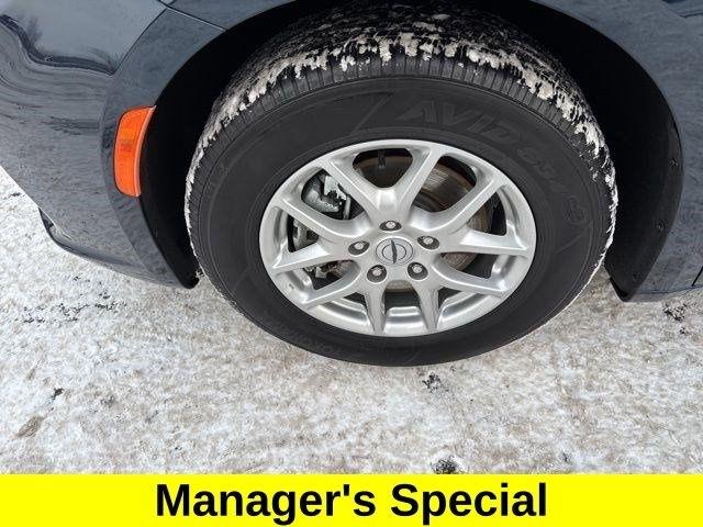 Chrysler Pacifica Touring 2024