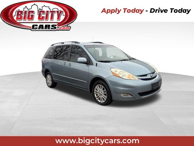2009 Toyota Sienna XLE's photo