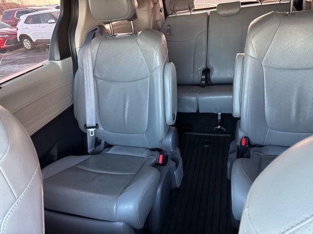 Toyota Sienna Limited 7-Passenger 2021