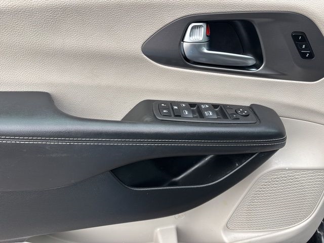 Chrysler Pacifica Touring L 2023