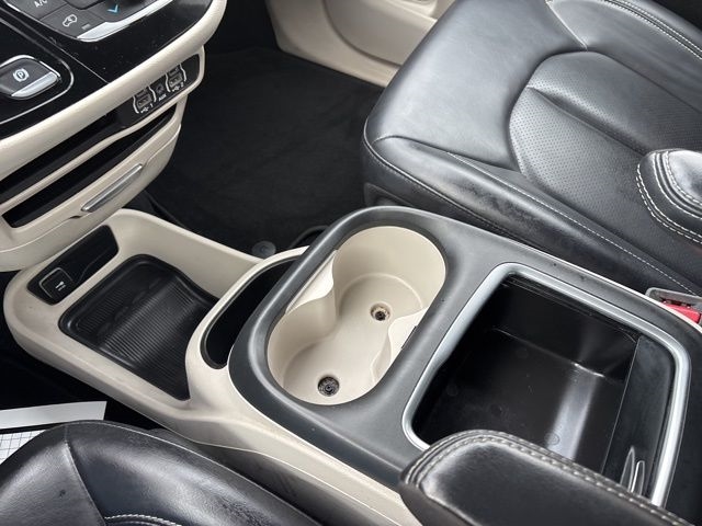 Chrysler Pacifica Touring L 2023