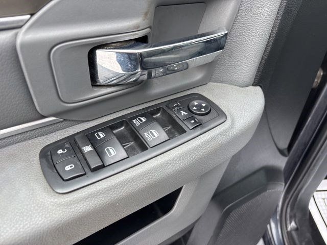 RAM 1500 SLT Crew Cab 4WD 2017