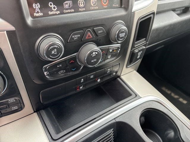 RAM 1500 SLT Crew Cab 4WD 2017