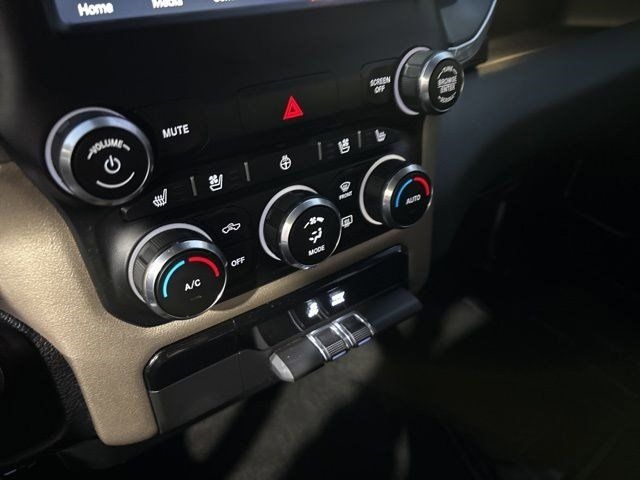 RAM 1500 Laramie Crew Cab SWB 4WD 2022