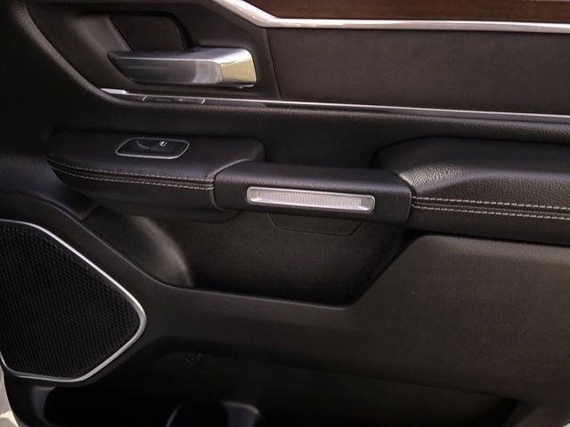 RAM 1500 Laramie Crew Cab SWB 4WD 2022