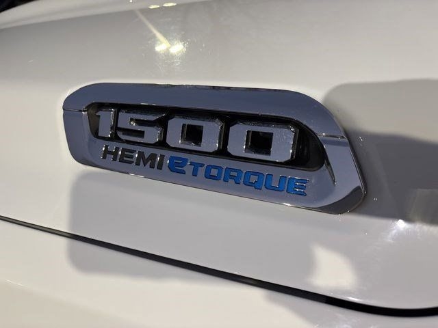 RAM 1500 Laramie Crew Cab SWB 4WD 2022