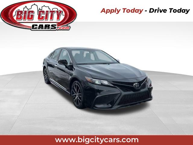 Toyota Camry SE 2022