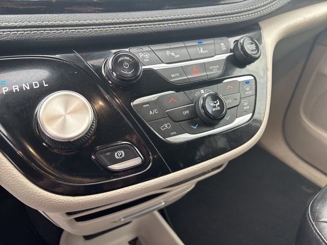 Chrysler Pacifica Hybrid Touring L 2022