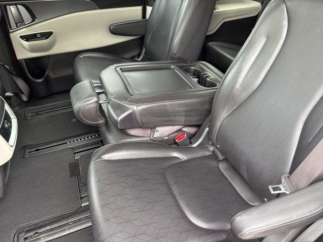 Kia Carnival LX 2024