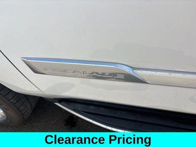 Cadillac Escalade ESV 4WD 4dr Luxury 2018