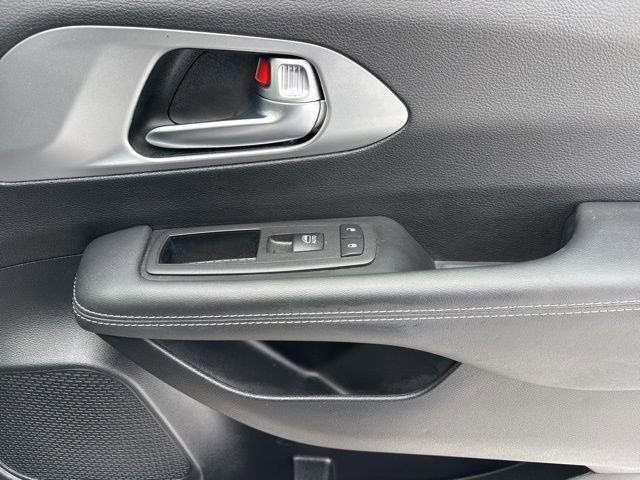 Chrysler Pacifica Limited 2025