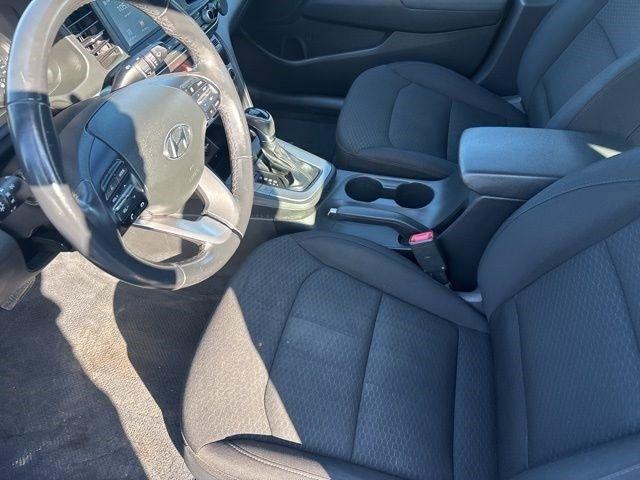 Hyundai Elantra  2020