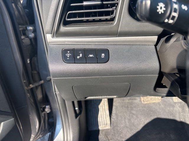 Hyundai Elantra  2020