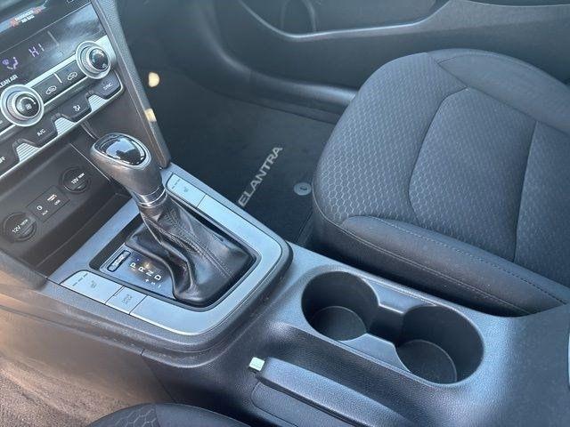 Hyundai Elantra  2020