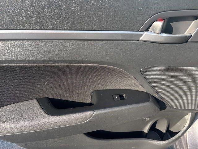 Hyundai Elantra  2020