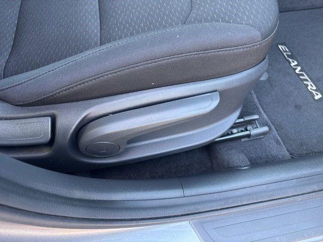 Hyundai Elantra  2020