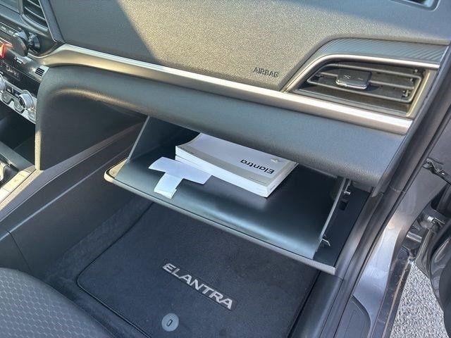 Hyundai Elantra  2020