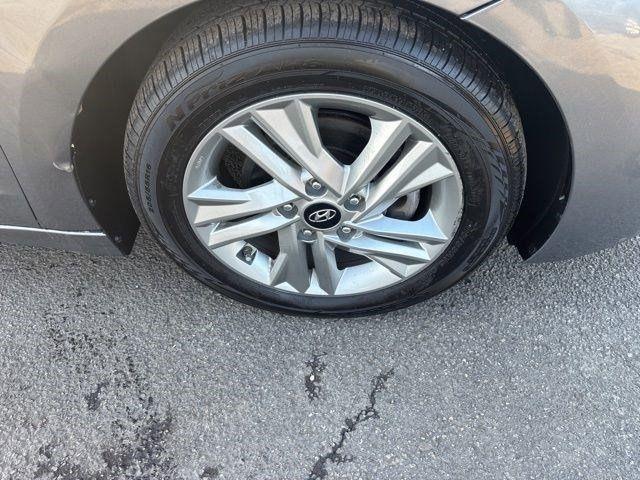 Hyundai Elantra  2020