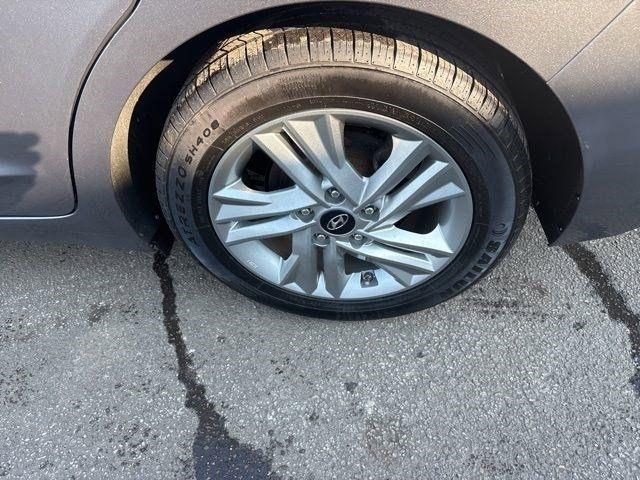 Hyundai Elantra  2020