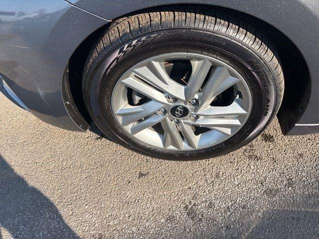 Hyundai Elantra  2020