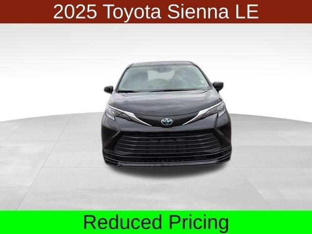 Toyota Sienna LE 8 Passenger 2025