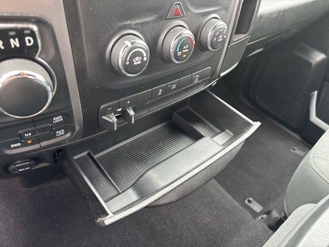 RAM 1500 SLT Quad Cab 4WD 2021