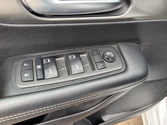 Chrysler Pacifica Select 2025