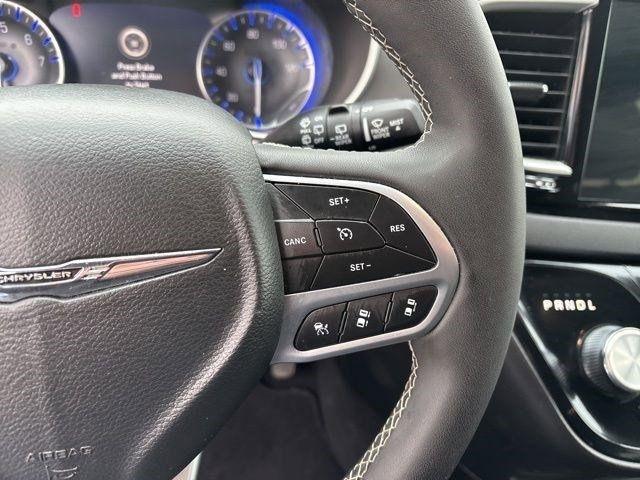 Chrysler Pacifica Select 2025