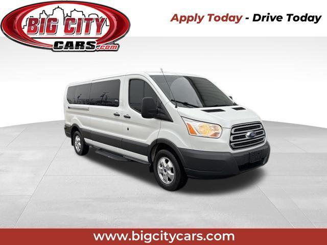 Ford Transit 350 Wagon Low Roof XLT w/Sliding Pass. 148-in. WB 2017