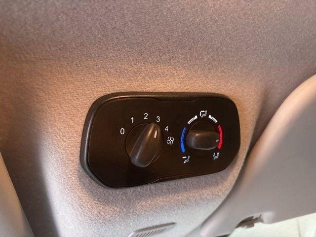 Ford Transit 350 Wagon Low Roof XLT w/Sliding Pass. 148-in. WB 2017