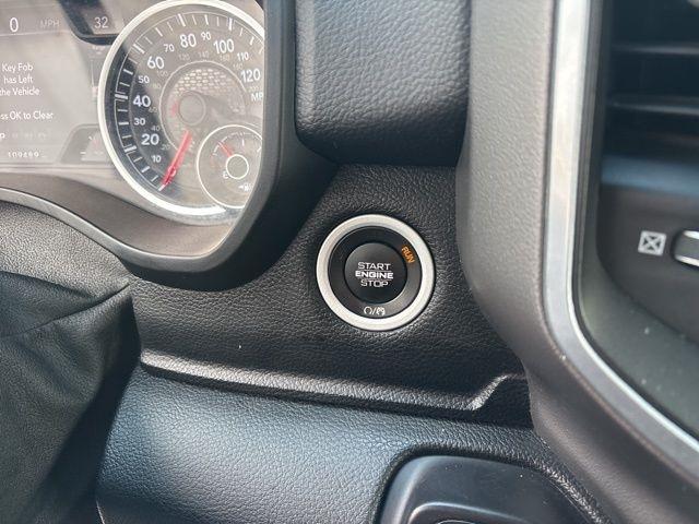 RAM 1500 Big Horn Crew Cab SWB 4WD 2020