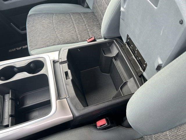 RAM 1500 SLT Crew Cab SWB 4WD 2017