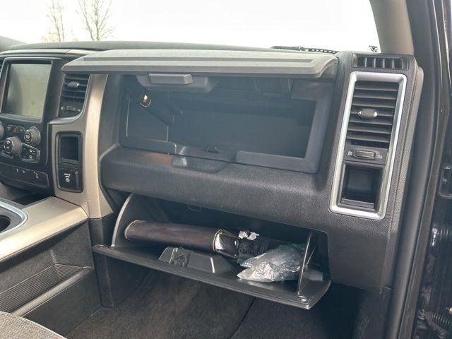 RAM 1500 SLT Crew Cab SWB 4WD 2017