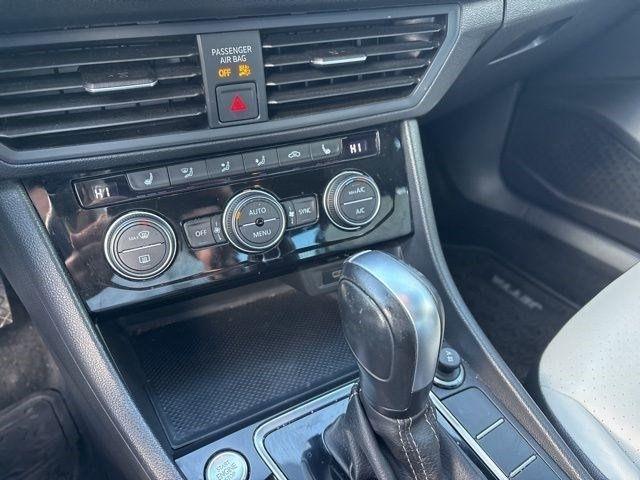 Volkswagen Jetta 1.4T R-Line 8A 2021