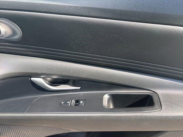 Hyundai Elantra SEL 2023