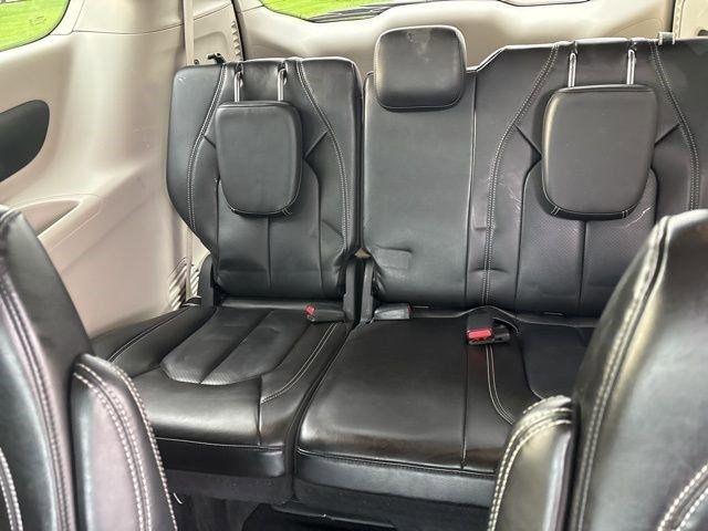 Chrysler Pacifica Touring L 2023