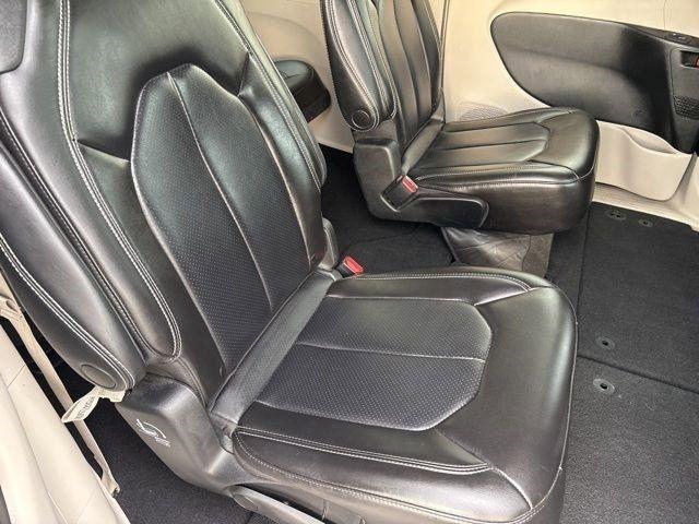 Chrysler Pacifica Touring L 2023