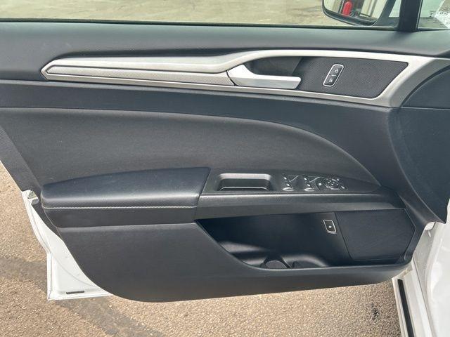 Ford Fusion Hybrid SE 2020