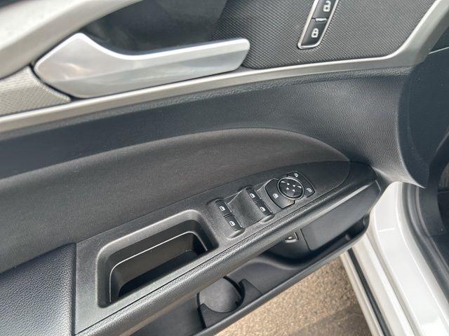 Ford Fusion Hybrid SE 2020