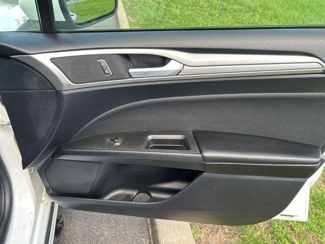 Ford Fusion Hybrid SE 2020