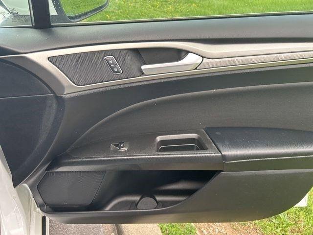 Ford Fusion Hybrid SE 2019