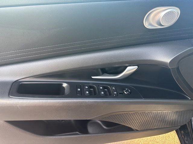 Hyundai Elantra SE 2025