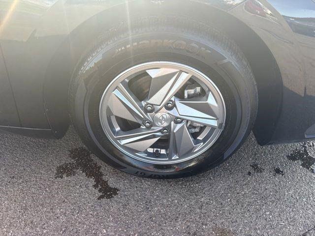 Hyundai Elantra SE 2025