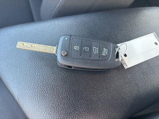 Hyundai Elantra SE 2025