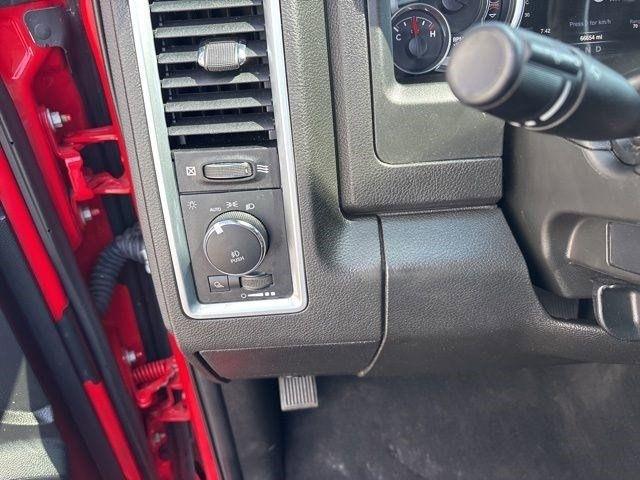 RAM 1500 Classic Tradesman Crew Cab SWB 4WD 2022