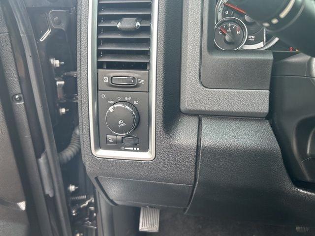 RAM 1500 SLT Quad Cab 4WD 2017