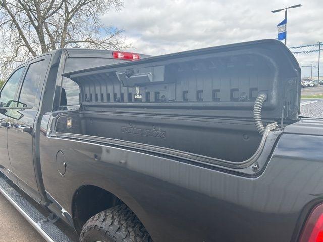 RAM 1500 SLT Quad Cab 4WD 2017