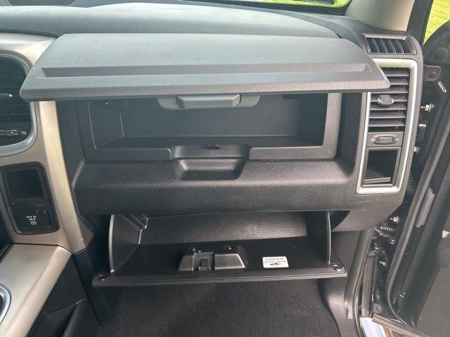 RAM 1500 SLT Quad Cab 4WD 2017