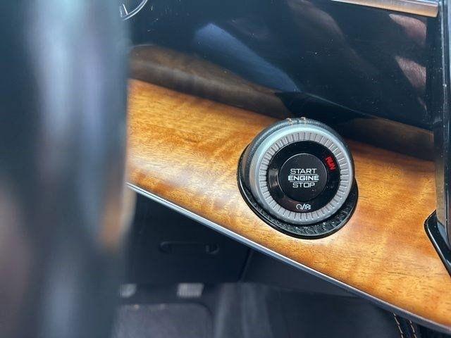 Jeep Grand Wagoneer Series III 4WD 2022